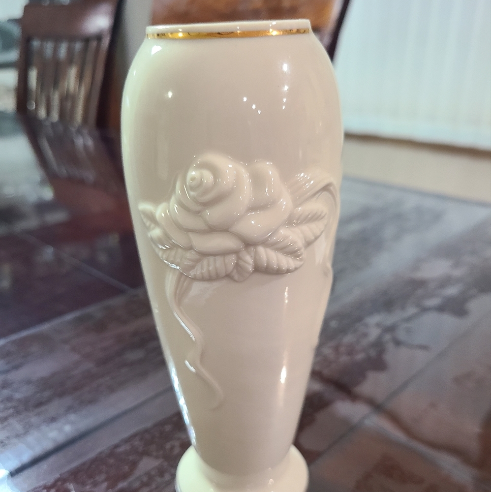 Authentic Lenox vase in perfect shape